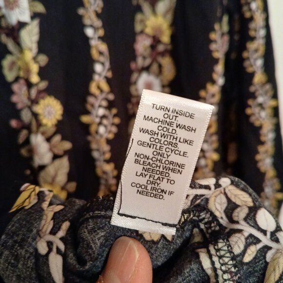 CATO 100% Rayon Long Sleeve Tied Front Top Blouse sz 22/24W - Picture 9 of 9